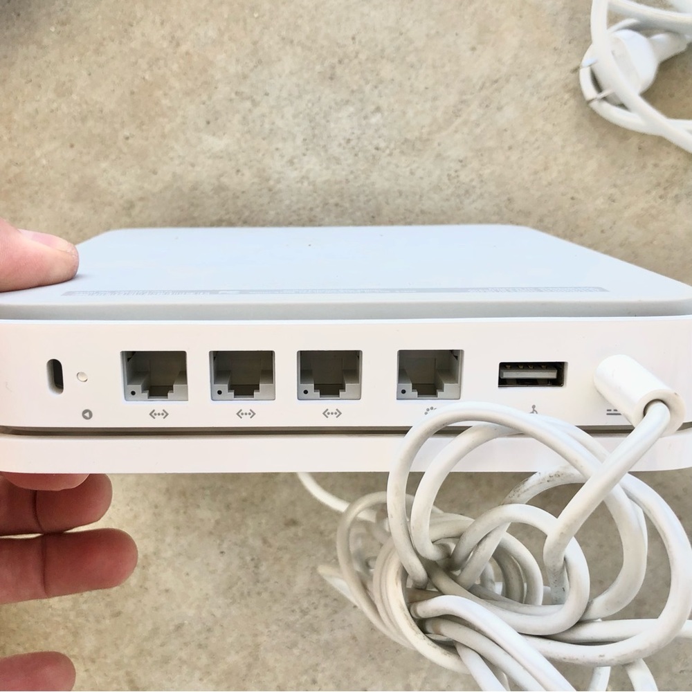 Apple Router Model Number A1408 - Picture 5 of 7